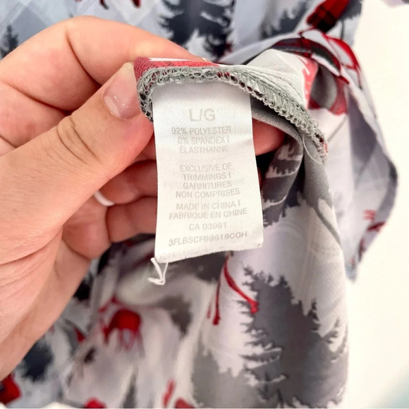 Scrubletics Reindeer Christmas Scrub Top - Picture 6 of 6